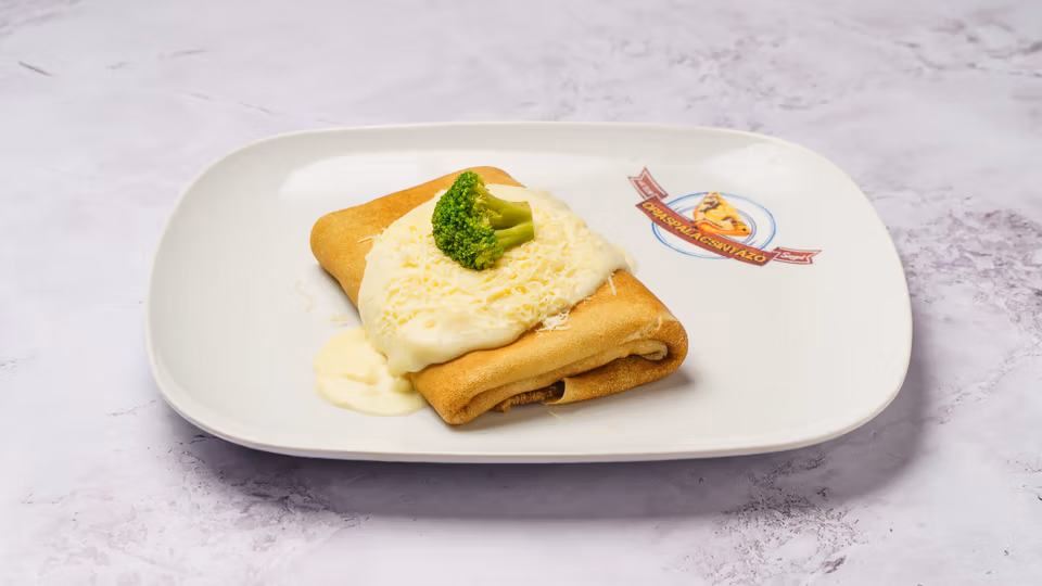 Brokkolis Csirkés Óriáspalacsinta Sajtmártással