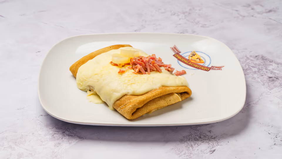 Tarjás Ananászos Óriáspalacsinta Sajtmártással